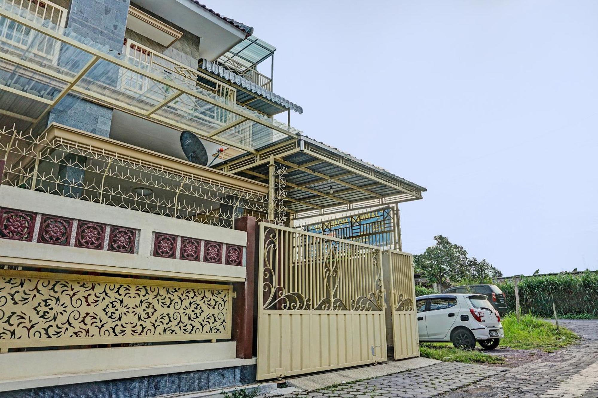 Oyo 91707 Jannah Homestay Syariah Dau Esterno foto